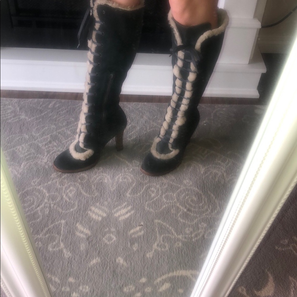 Marc Jacobs Fitted Lace-Up Suede Boots